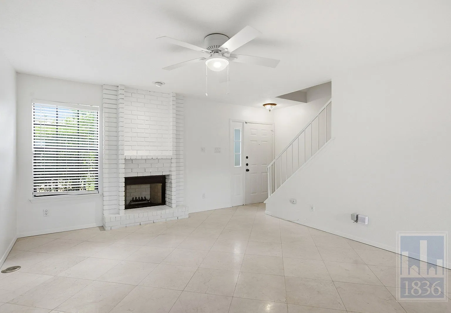 2 bed, 1.5 bath, 968 sqft, $1,300 — Photo 2