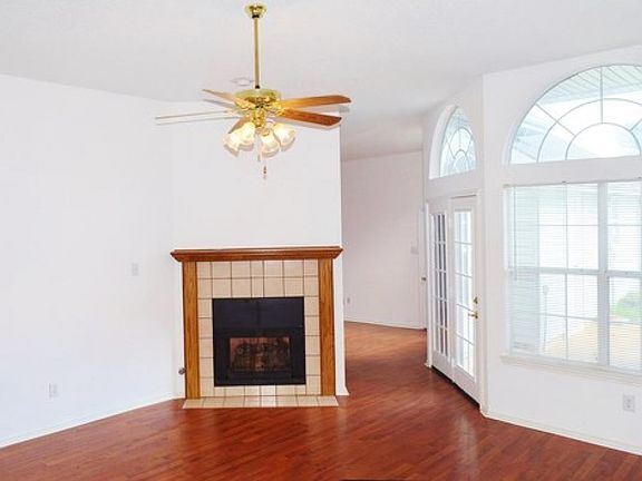4th image of 430 Fleming St