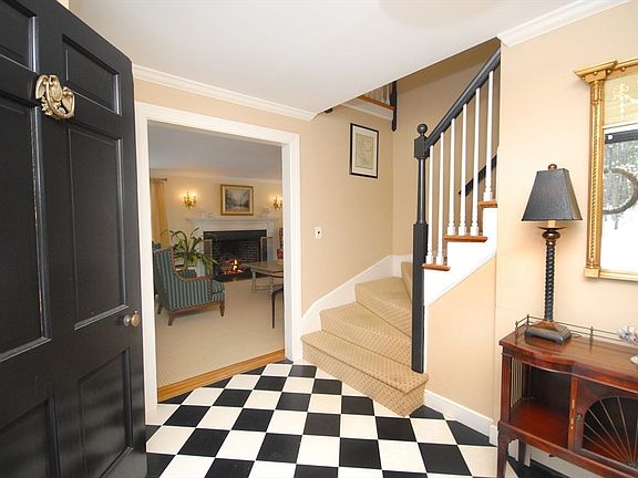 3rd image of 316 Lindsay Pond Rd