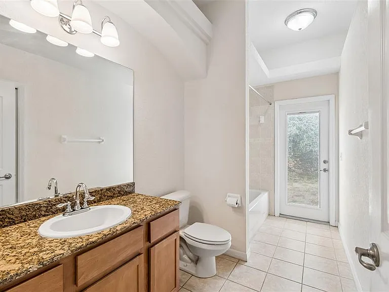 37 Greenpark Blvd — Photo 43