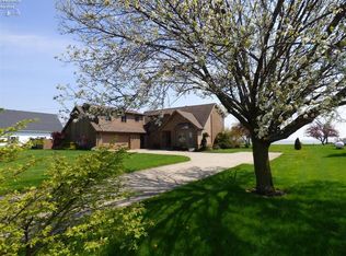 690 E Hickory Grove Rd, Port Clinton, OH 43452