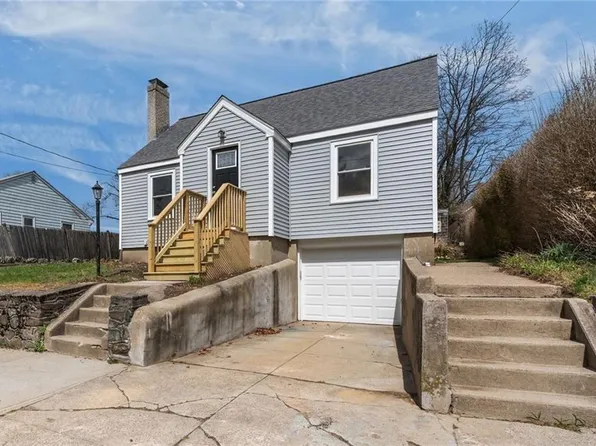 2 Sprague Ave E, Riverside, RI 02915