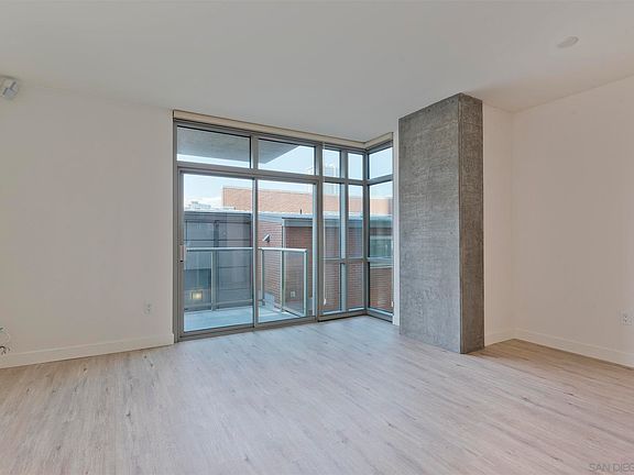 5th image of 800 The Mark Ln Unit 304