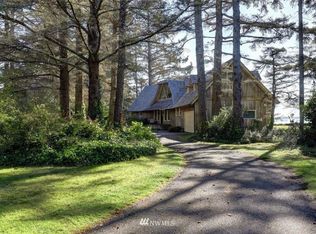 633 State Route 101, Chinook, WA 98614