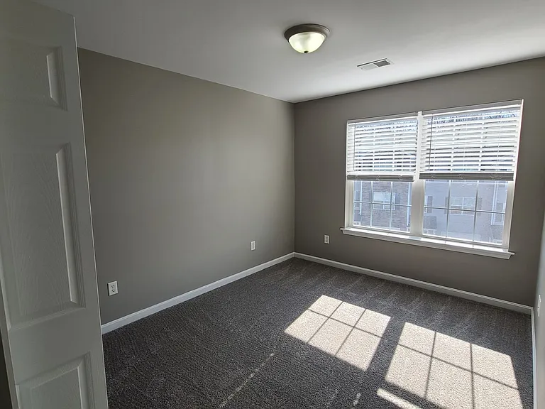 230 Crown Ct — Photo 35