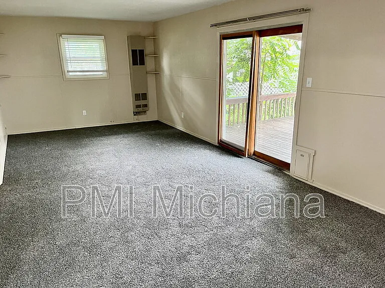 709 E 7th St — Photo 8