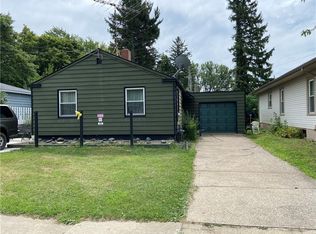 39 E Division St, North East, PA 16428