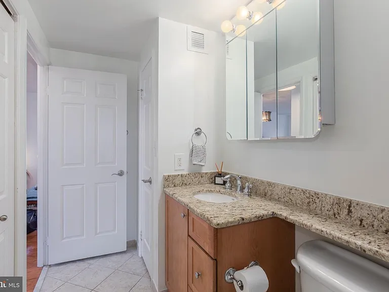 4801 Fairmont Ave #411 — Photo 22