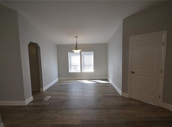 4th image of 100 Meyer Ln