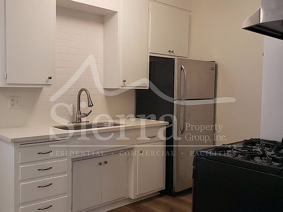 4th image of 48 Broadmoor Plz APT 3