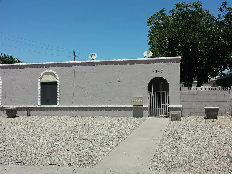 4940 E Holly St #B — Photo 2
