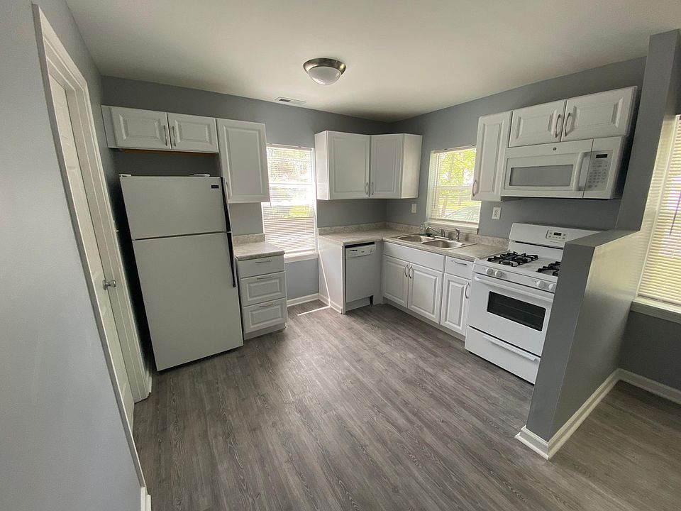 1st image of 3529 Caroline Ave