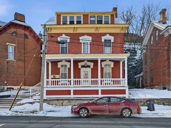 306 W Locust St, Dubuque, IA 52001