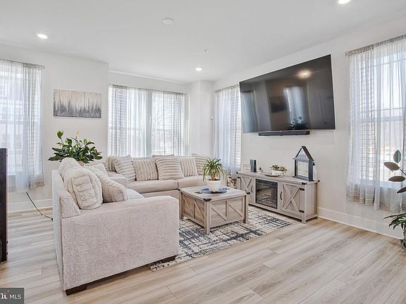 3rd image of 1819 Betterton Rd