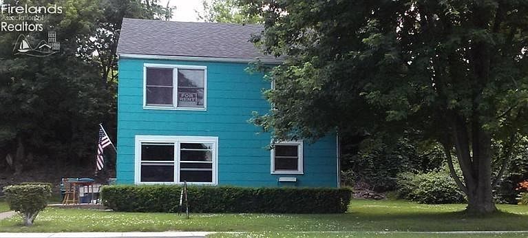 2nd image of 322 E 3rd St