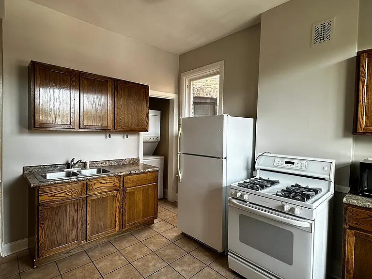 2241 N Seminary Ave #3 — Photo 4