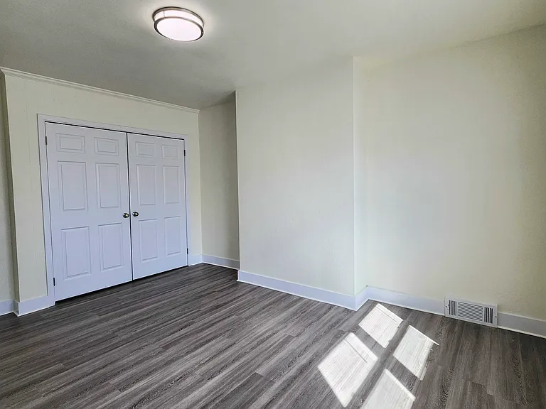 513 Margaret St — Photo 22