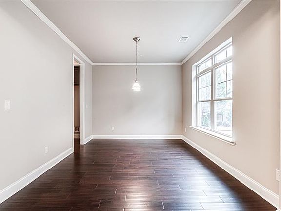 4th image of 305 Garland Woods Ct
