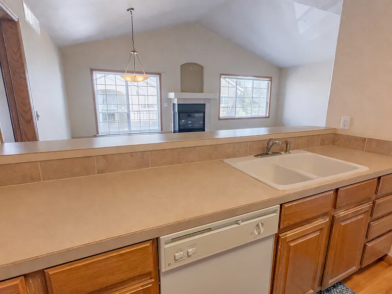 5151 Boardwalk Dr #R2 — Photo 8