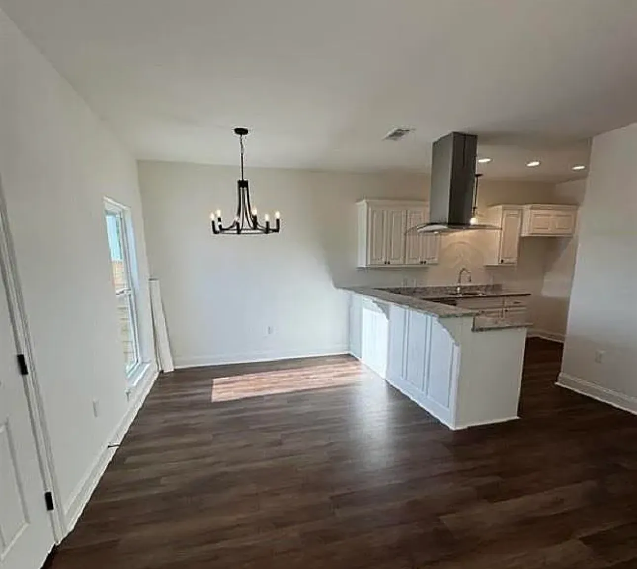 2 bed, 1000 sqft, $1,400 — Photo 3