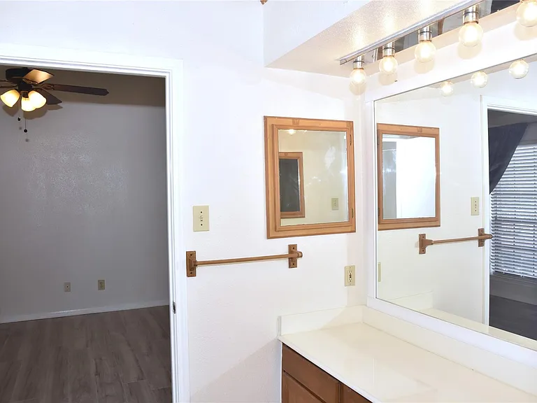 2121 El Paseo St #2000 — Photo 22