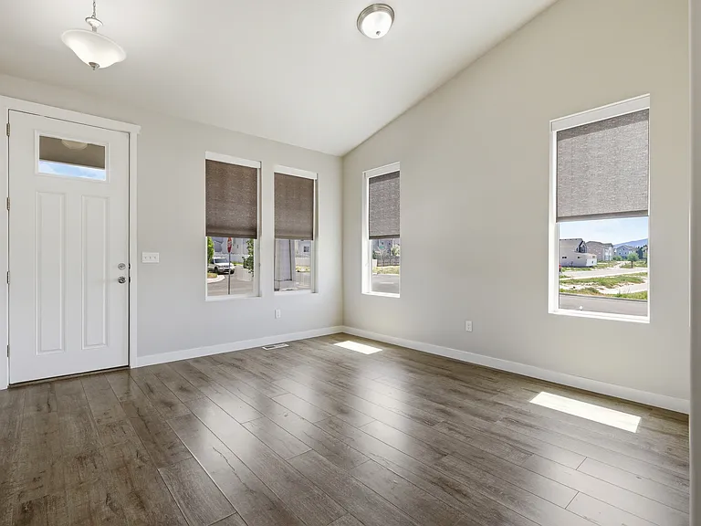 312 W Sapphire Dr — Photo 3