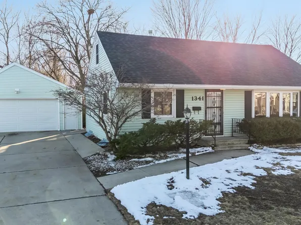1341 San Jose Pl, Green Bay, WI 54303