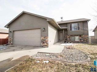 8601 W Laverne Wipf St, Sioux Falls, SD 57106