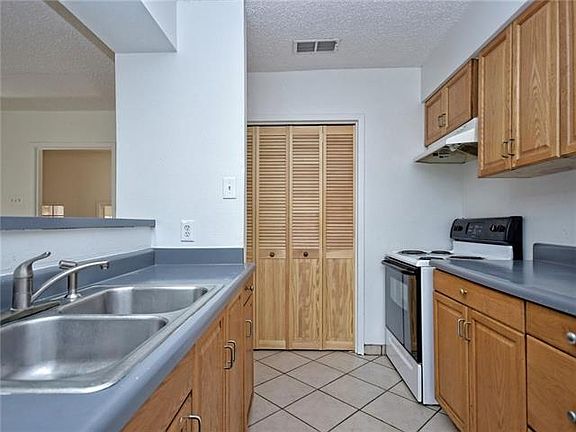 4th image of 82 Shady Bluff Dr