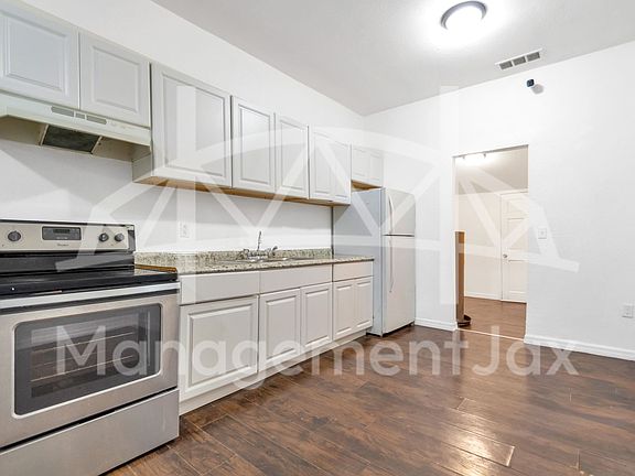 4th image of 537 W 19th St