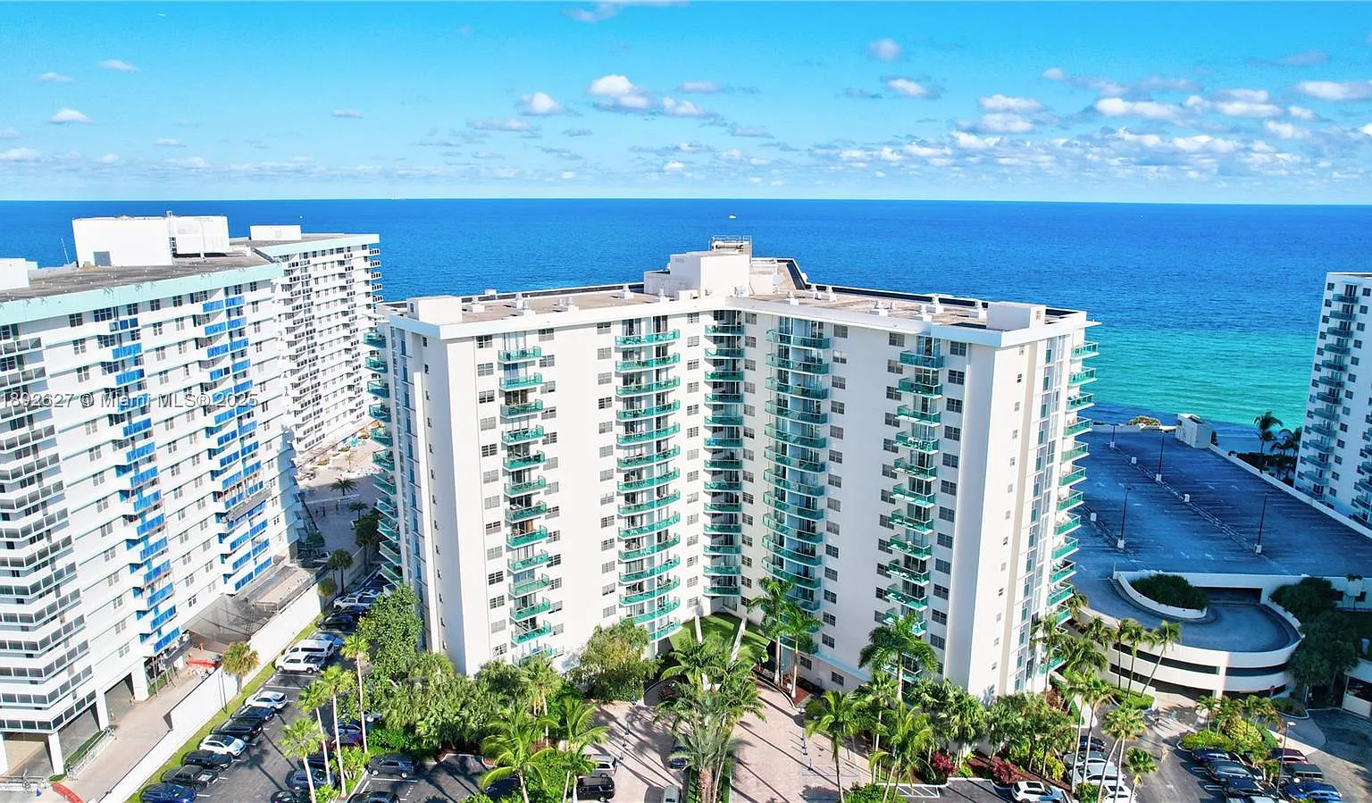 Tides On Hollywood Beach — Photo 1