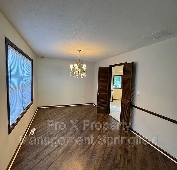 3332 S Southlyn Pl — Photo 5
