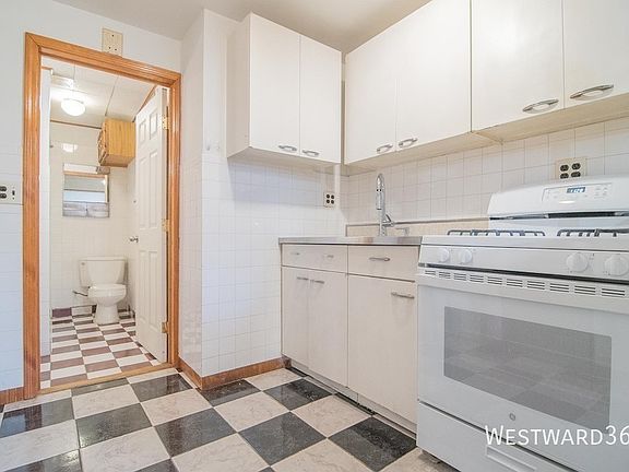 3rd image of 1019 N Paulina St #1R