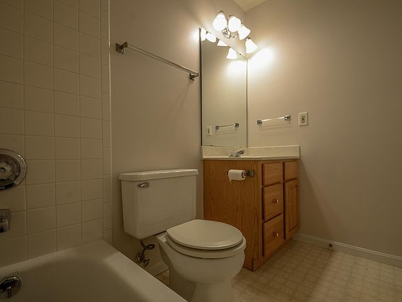 3rd image of 2905 Sequoia Dr