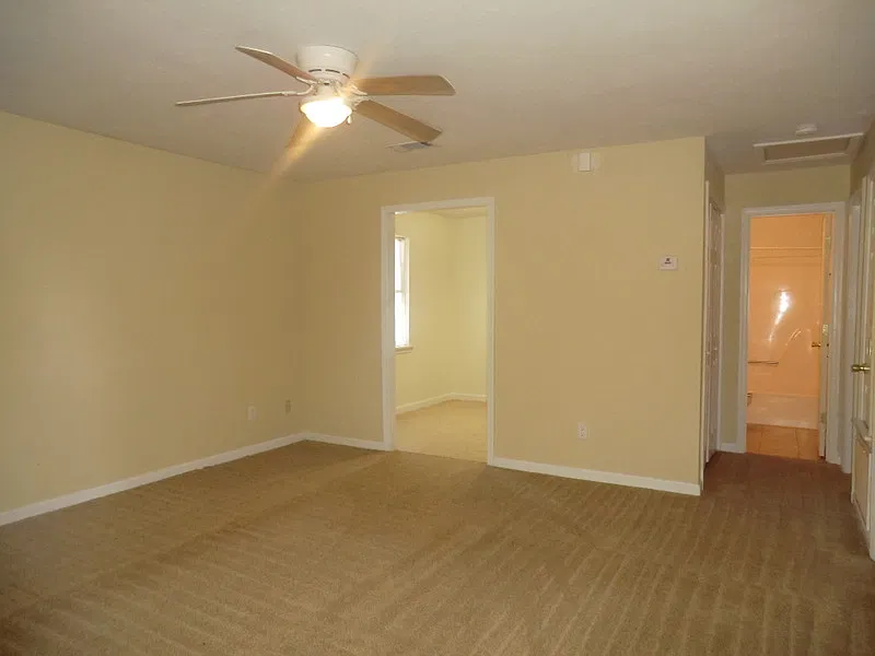 2 Bedroom Duplex - All Electric - Section 8 OK — Photo 2