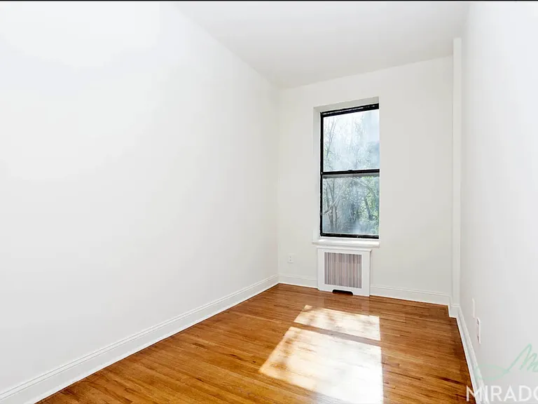 1560 York Ave #4B — Photo 2