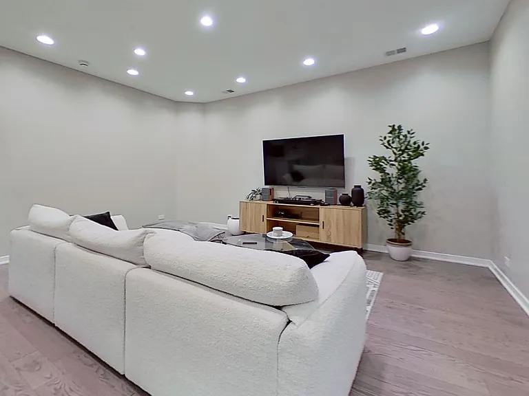 630 N State St #3N — Photo 3