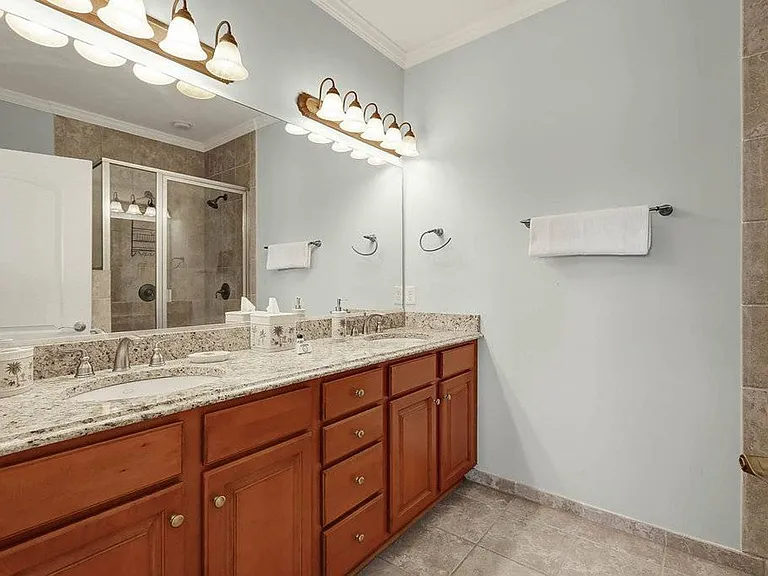 305 S Lake Park Blvd #106 — Photo 18