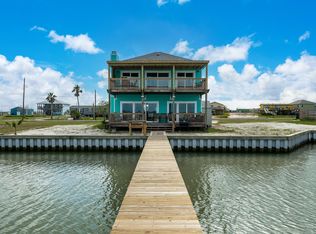 139 Lakeshore Dr, Rockport, TX 78382
