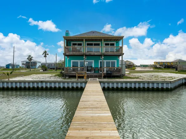 139 Lakeshore Dr, Rockport, TX 78382