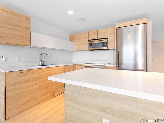 3rd image of 16385 Biscayne Blvd Unit 1519