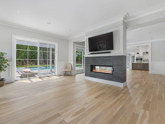3rd image of 15 Sag Harbor Ct