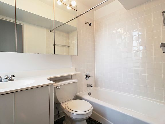 5th image of 320 E 91st St APT 6FC