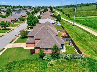 6305 S 36th St, Rogers, AR 72758