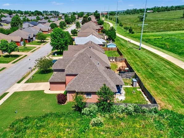 6305 S 36th St, Rogers, AR 72758
