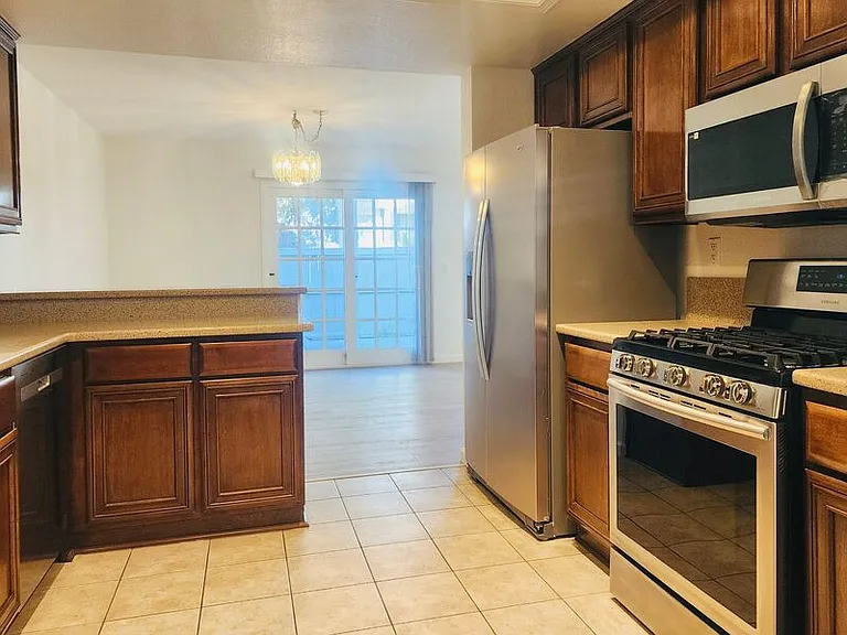 2275 Hawthorne Pl — Photo 10