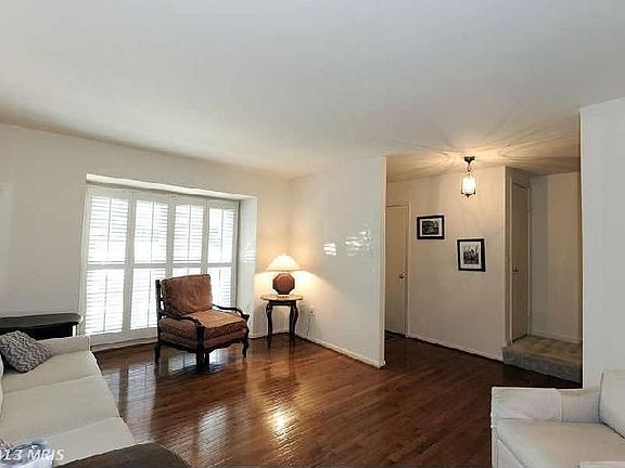 4th image of 4735 Gainsborough Dr