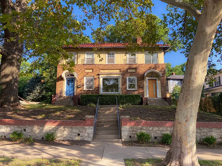 1108 Ward Pkwy — Photo 2