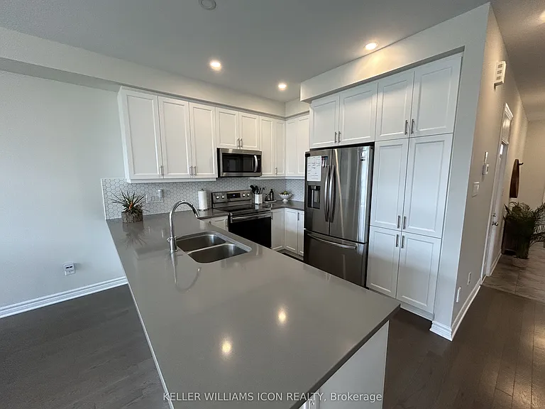 505 Manhattan Ct — Photo 7
