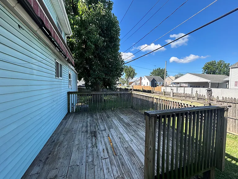 77 Wise Ave — Photo 22